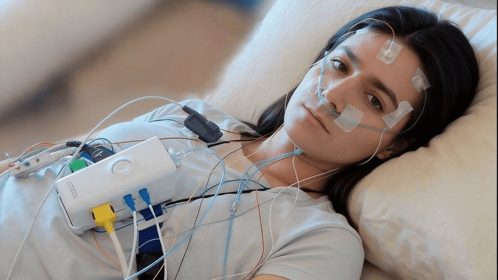 mujer estudio sueño polisomnografia